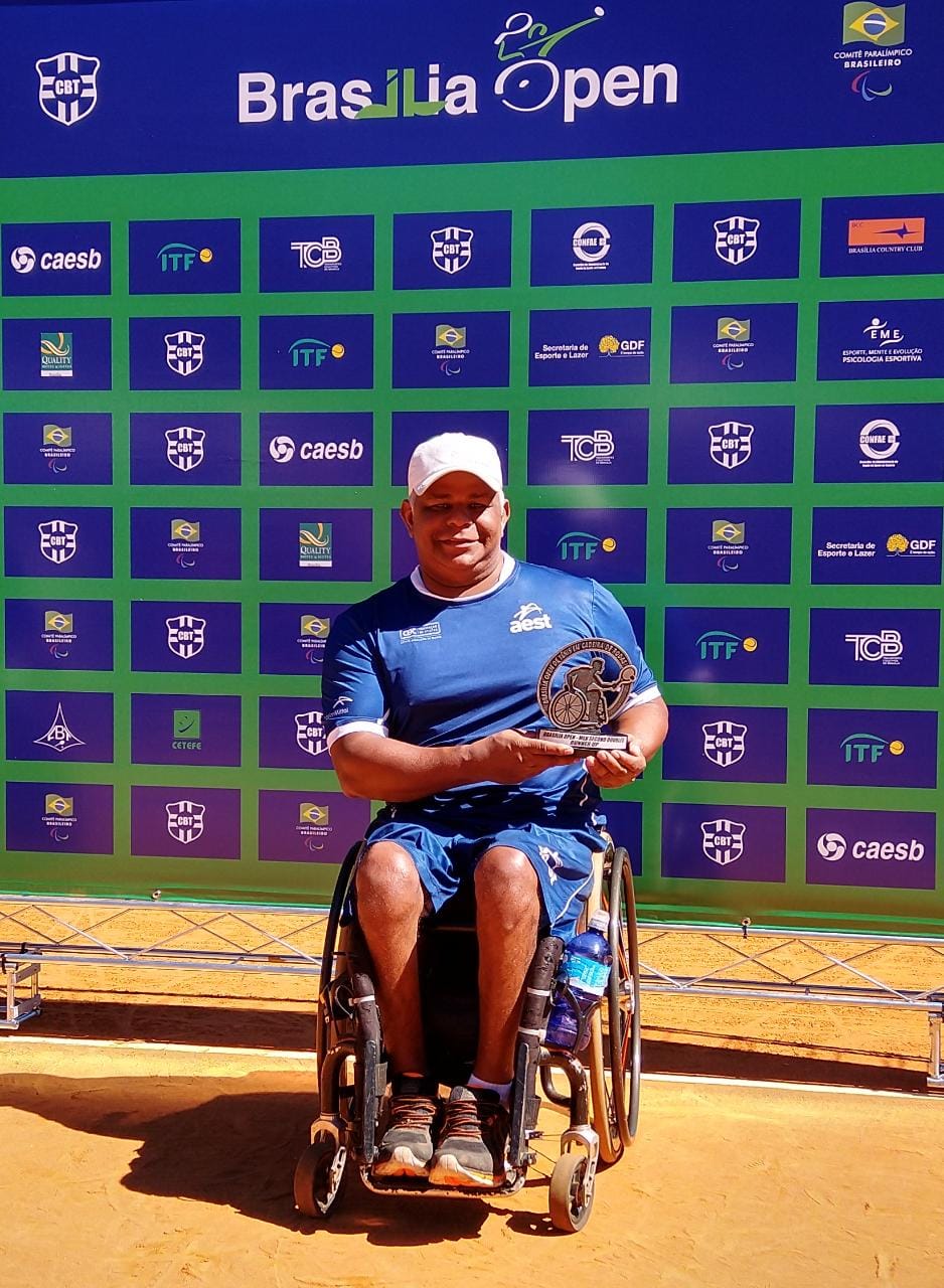 Adalberto Rodrigues trofeu